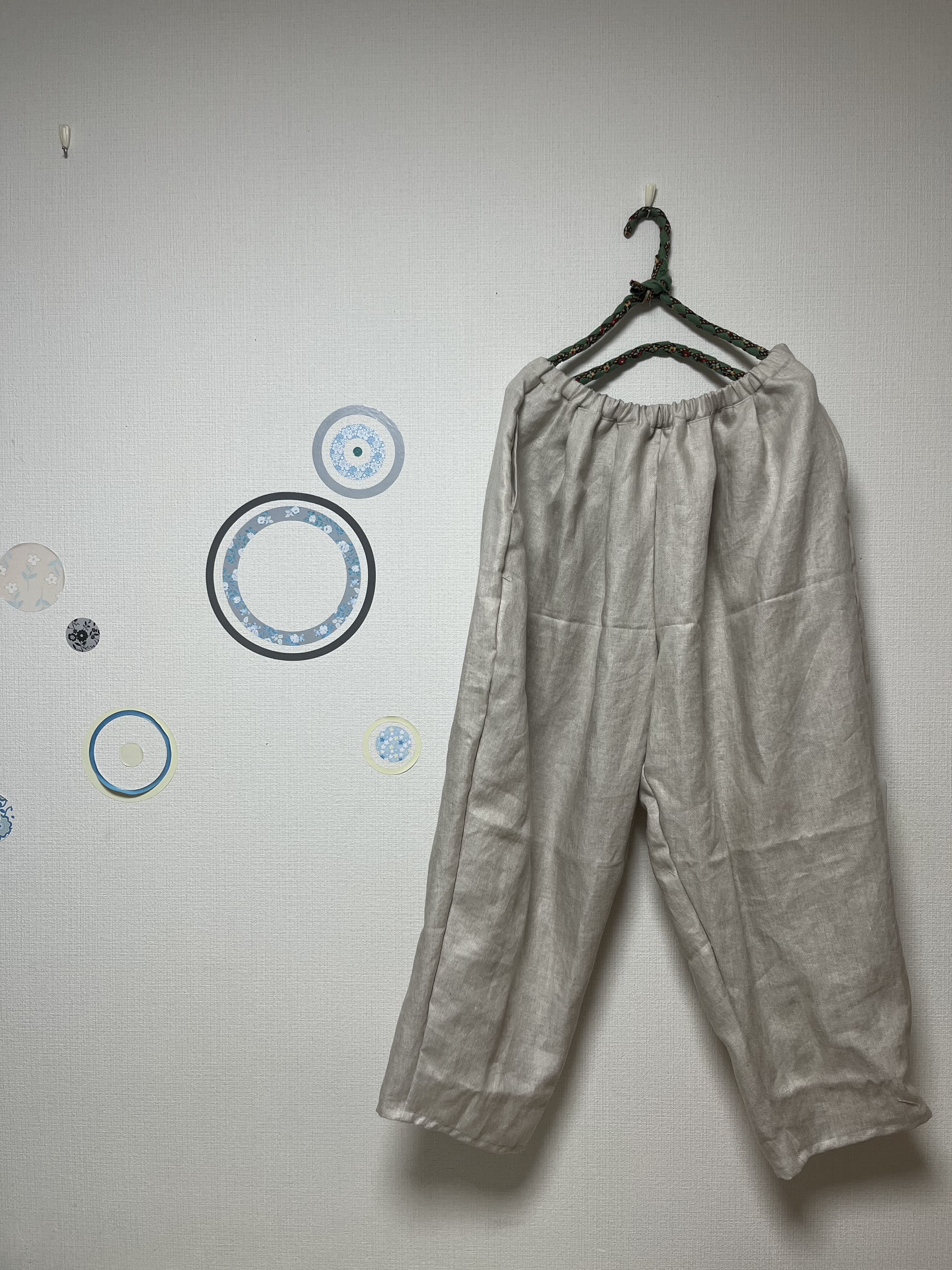 たっぷりタックパンツ　リネンレーヨン　ライトベージュ