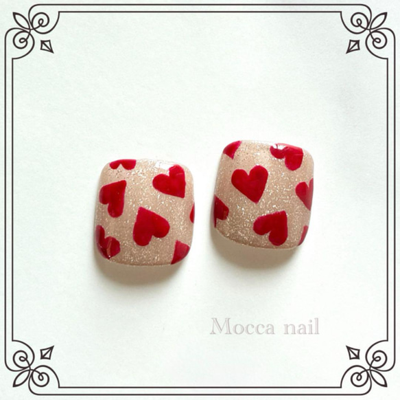 ✮親指のみ ゴールドとランダムハート フットネイルチップ ペディキュア レッド 1枚目の画像