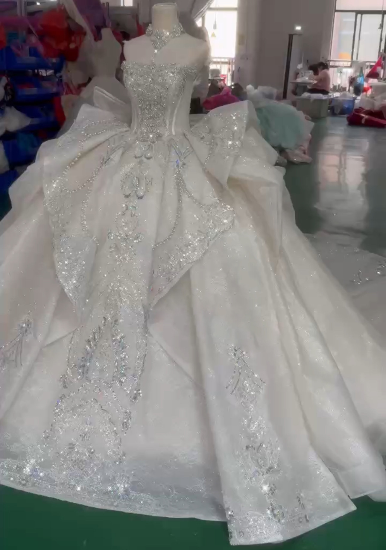 シャンパン色　ソフトチュール　カラードレス　取り外し可能袖　キラキラ刺繍　二の腕を隠せる　バックリボン可愛いパーティー