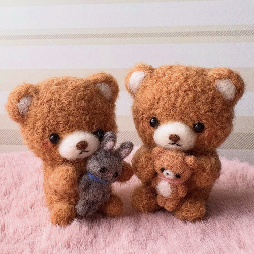 羊毛フェルト　女の子とクマちゃん　人形 ぬいぐるみを抱いたくまちゃん 羊毛フェルト 〜受注制作作品〜 羊毛