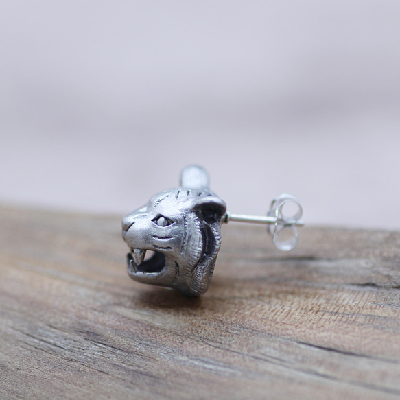 トラのシルバーピアス/阿吽のトラ（両耳） 8枚目の画像