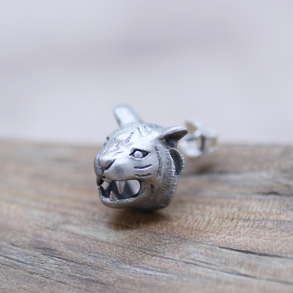 トラのシルバーピアス/阿吽のトラ（両耳） 7枚目の画像