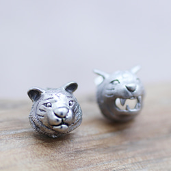トラのシルバーピアス/阿吽のトラ（両耳） 3枚目の画像