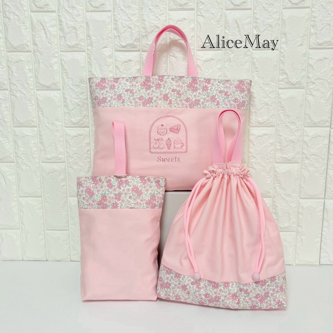 入園入学準備　入園グッズ　レッスンバッグ　サイズ変更可　上履き袋　お着替え袋　リバティ　スイーツ　女の子　ピンク
