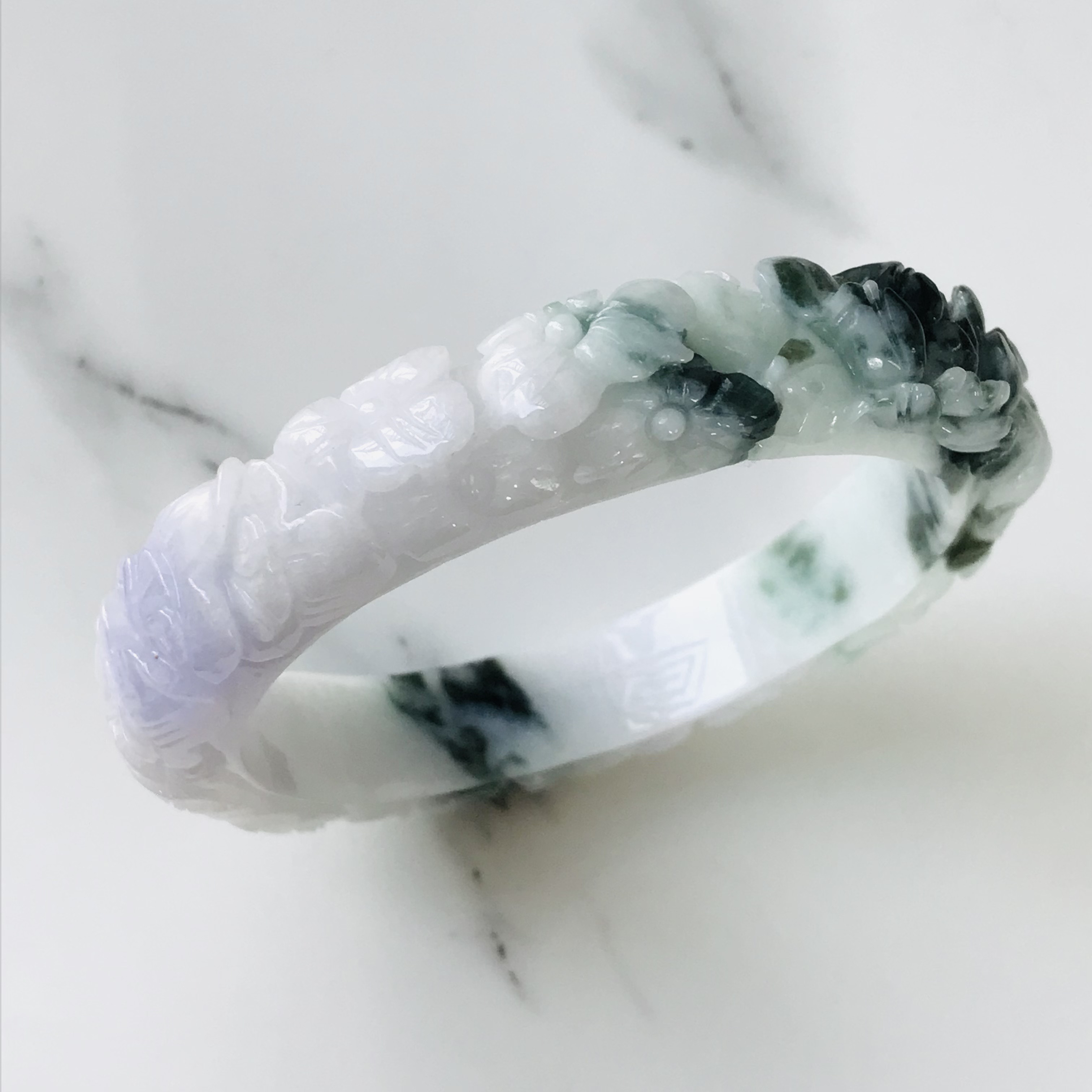 【B3010-0199】ジェイド　翡翠　ヒスイ　一点もの　希少　バングル　ミャンマー産　61.2mm