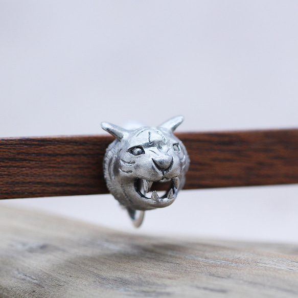 トラのシルバーイヤリング/阿吽のトラ（両耳） 6枚目の画像