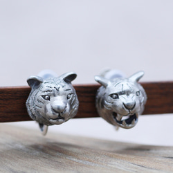 トラのシルバーイヤリング/阿吽のトラ（両耳） 2枚目の画像