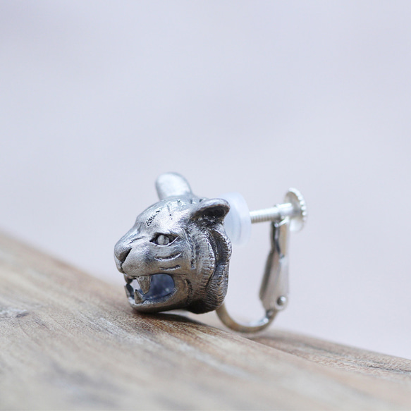 トラのシルバーイヤリング/阿吽のトラ（両耳） 7枚目の画像