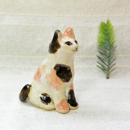 三毛猫の置物 お座り 陶器・陶芸 ネコ・ねこ 家庭猫・野良猫 動物の