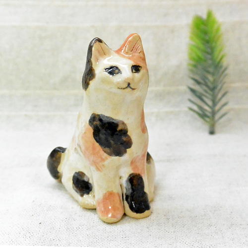 三毛猫の置物 お座り 陶器・陶芸 ネコ・ねこ 家庭猫・野良猫 動物の