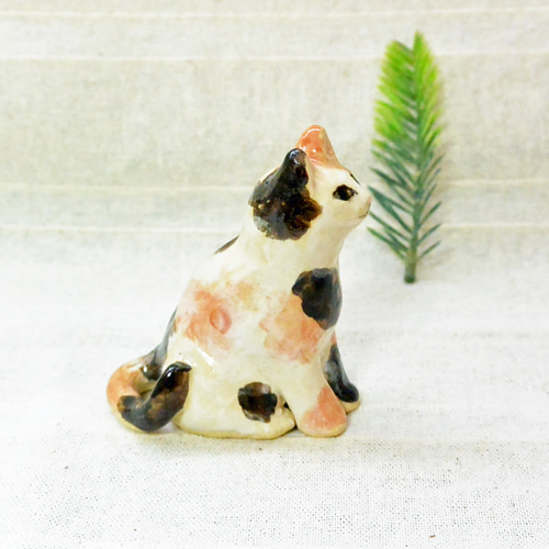 三毛猫の置物 お座り 陶器・陶芸 ネコ・ねこ 家庭猫・野良猫 動物の