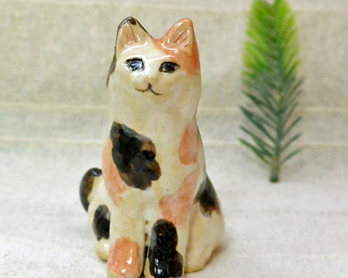 三毛猫の置物 お座り 陶器・陶芸 ネコ・ねこ 家庭猫・野良猫 動物の