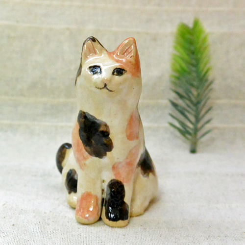 三毛猫の置物 お座り 陶器・陶芸 ネコ・ねこ 家庭猫・野良猫 動物の