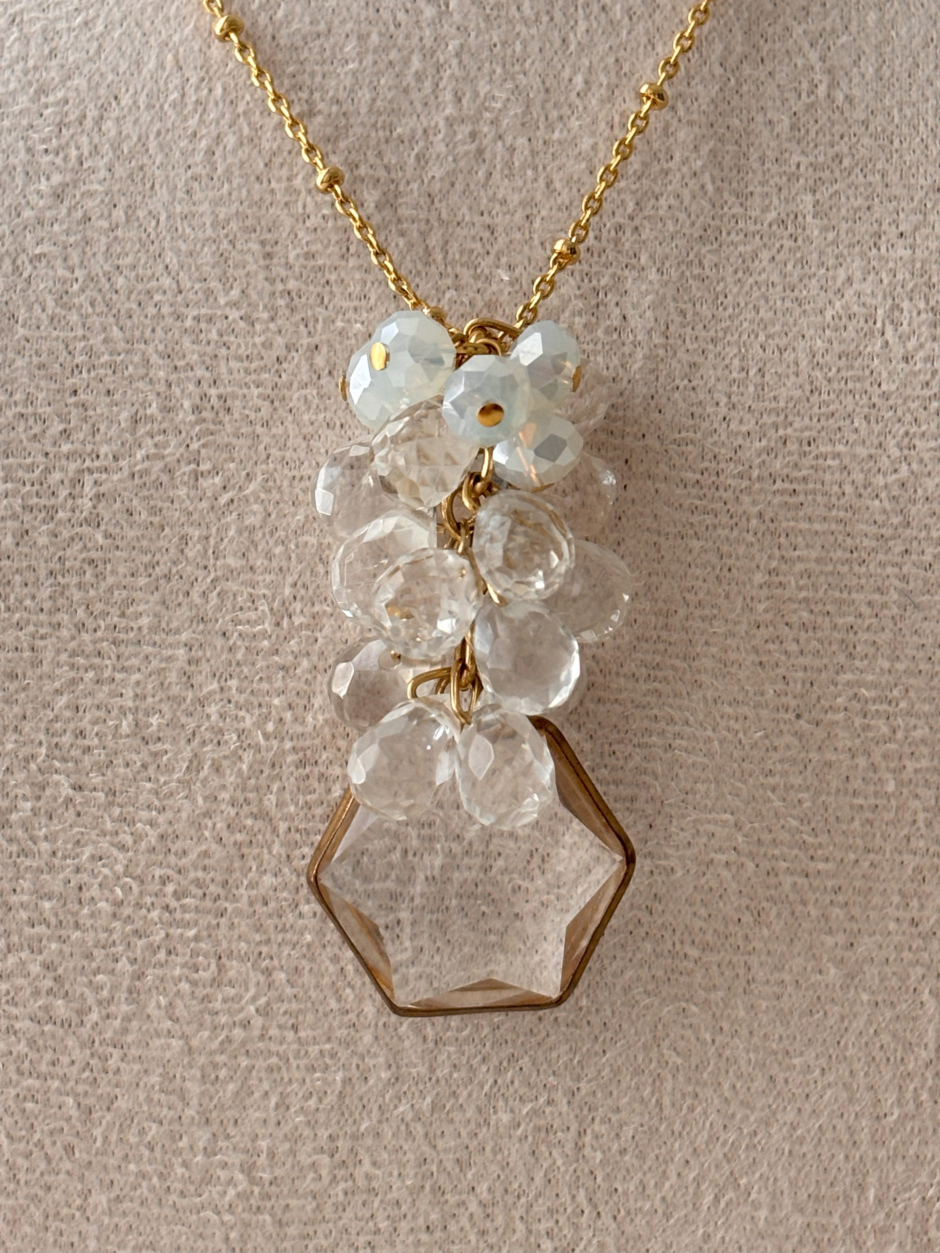 ホワイト＆クリスタル ネックレス