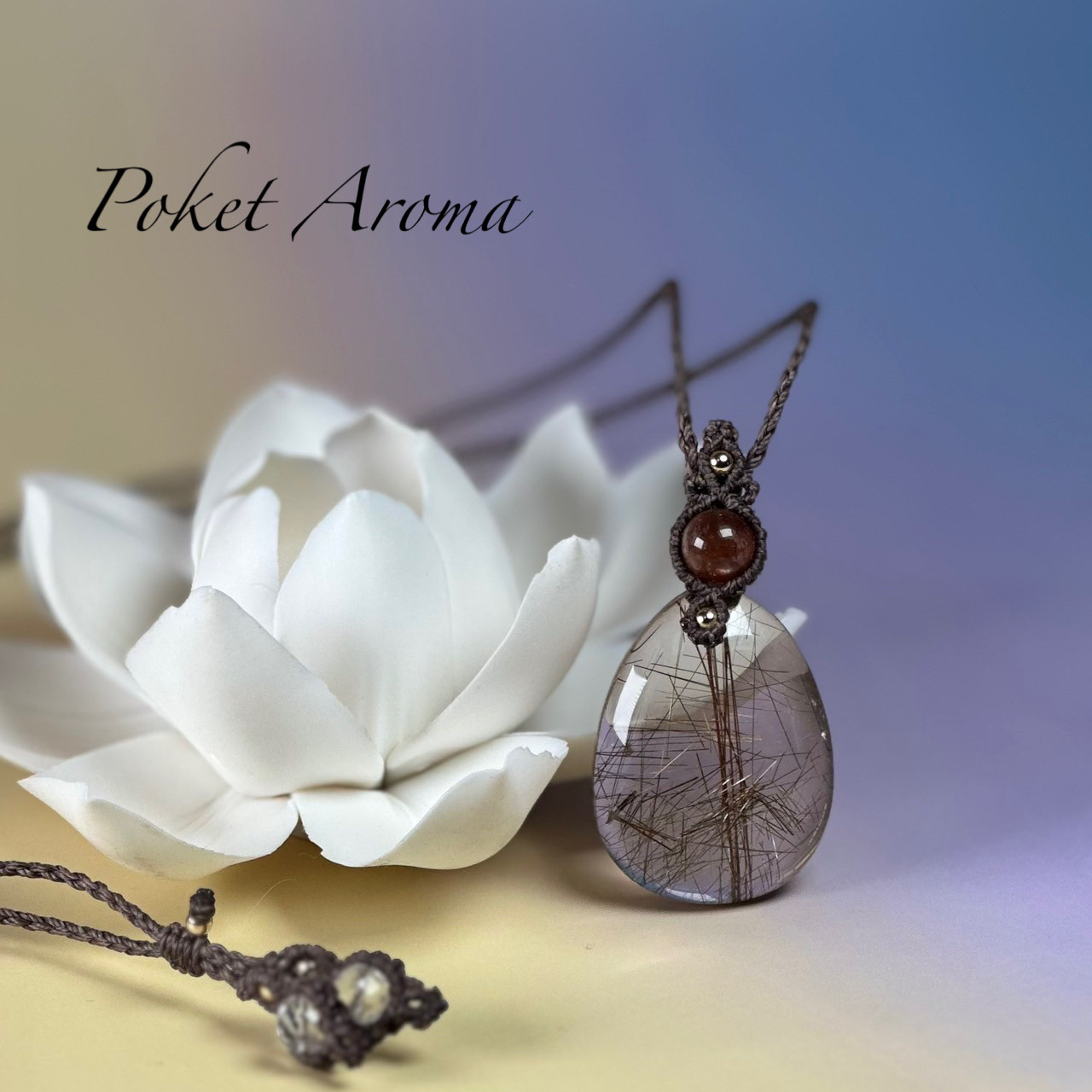 『静杏』シルバールチルクォーツとブラウンカラーサンストーンのマクラメペンダントネックレス