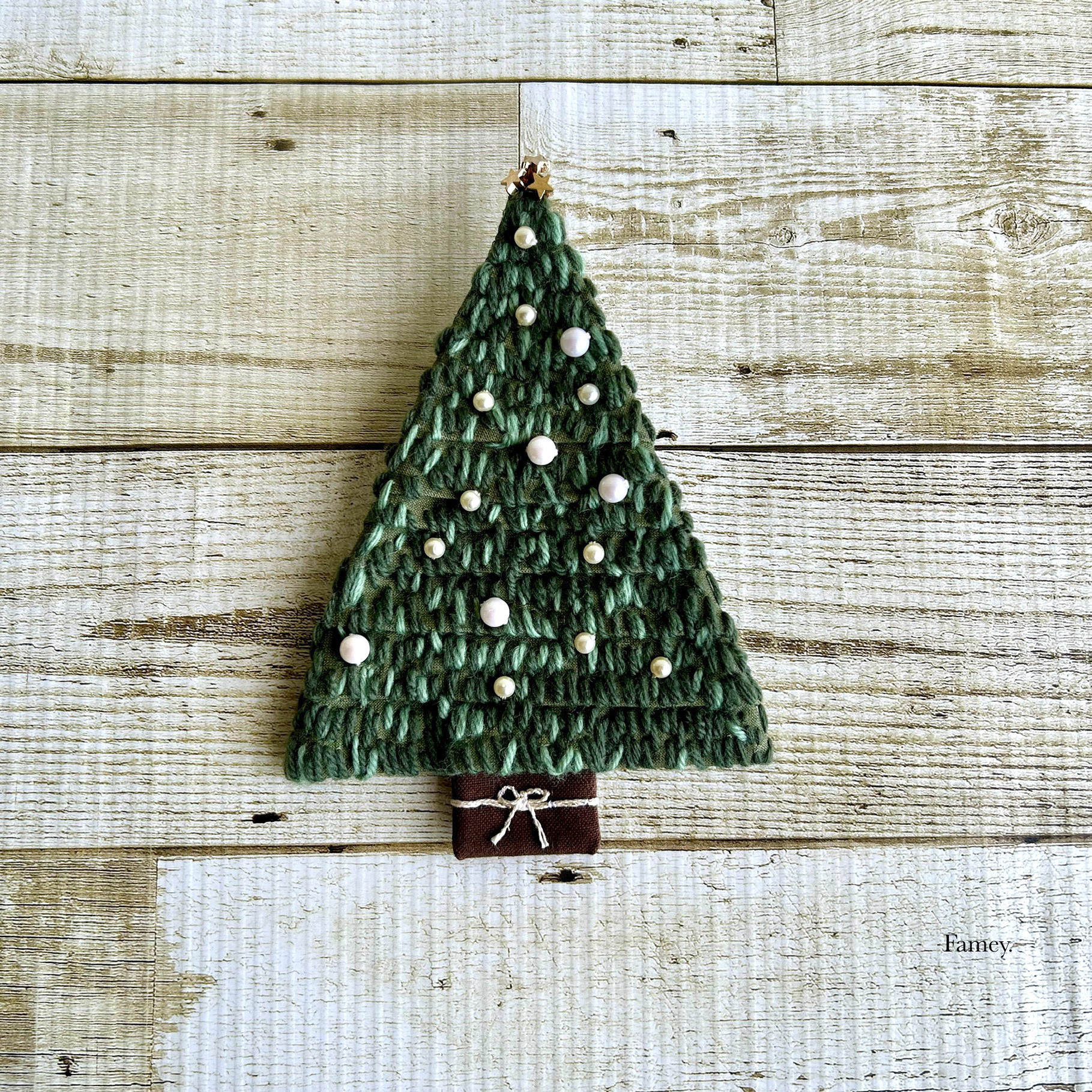 SALE！大人かわいい手刺繍クリスマスツリー★(壁掛け) 壁飾り　キャンバス　帆布　　パール