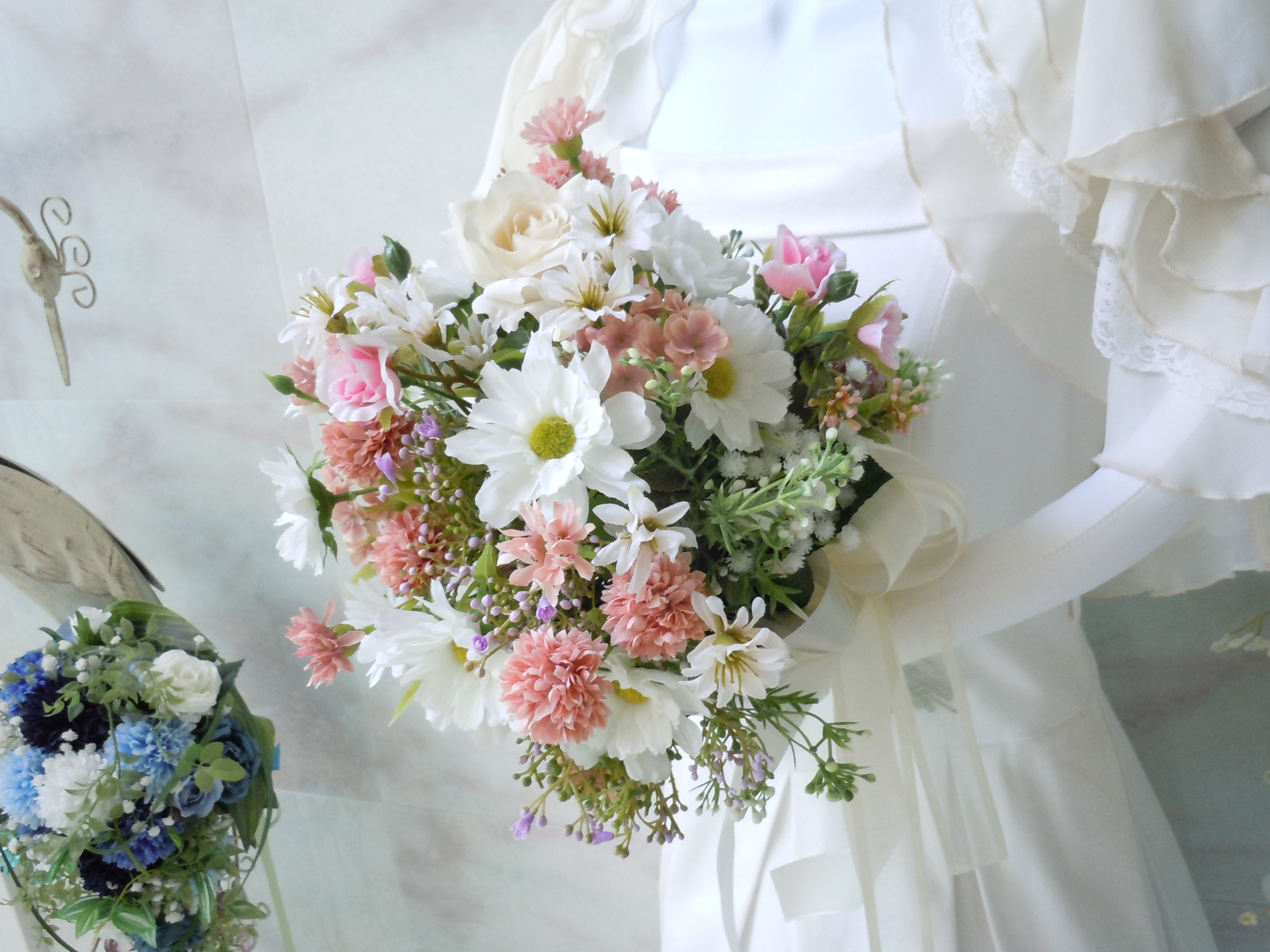 sale 特価◆イングリッシュガーデンのラウンドブーケ◆ホワイト＆ピンク クラッチブーケ ナチュラルブーケ トスブーケ