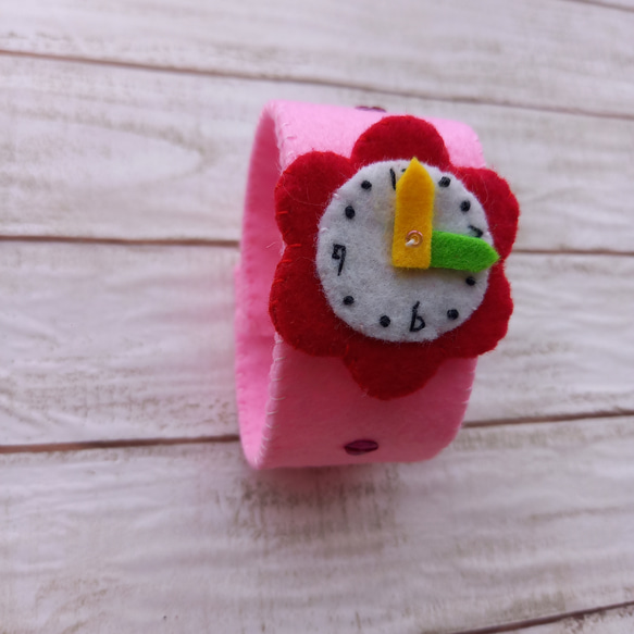 【2,000円以上で送料無料】フェルトの時計　【お花】 4枚目の画像