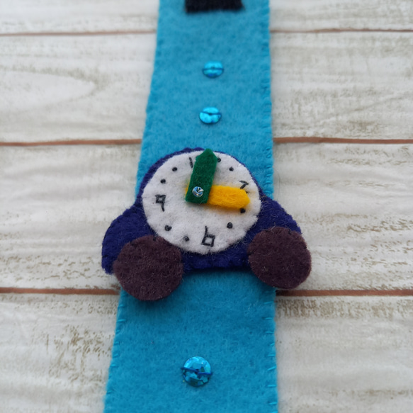 【2,000円以上で送料無料】フェルトの時計　【クルマ】 2枚目の画像