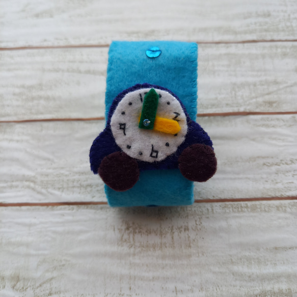 【2,000円以上で送料無料】フェルトの時計　【クルマ】 6枚目の画像