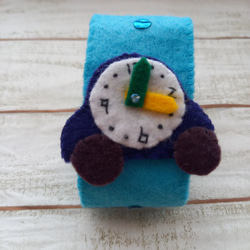 【2,000円以上で送料無料】フェルトの時計　【クルマ】 3枚目の画像