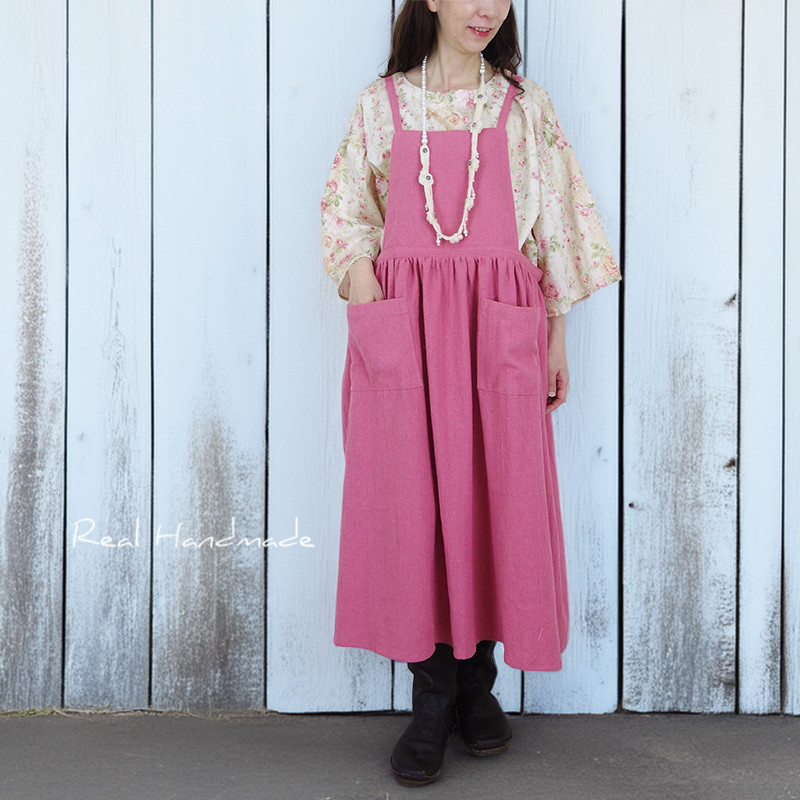 ローズピンクのワッシャーハーフリネン・台形ヨークエプロンドレス