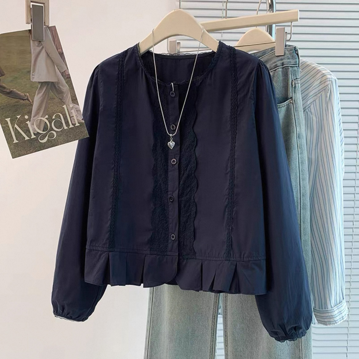 ダークブルー無地トップス、秋のトップス、刺繍シャツ、綿麻シャツ、綿麻トップス、長袖トップス、大人カジュアル