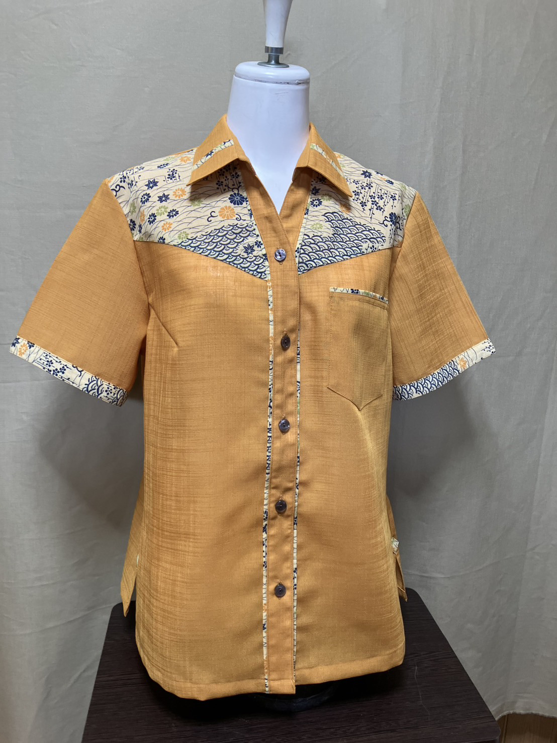 やまぶき色　スキッパーカラー　かりゆしウェア　レディースL（沖縄、琉球、紅型柄、アロハ）No.207