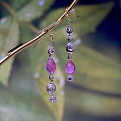 花びらの雫と雪の結晶✴︎デルフィニウムライトブルー・ピアス