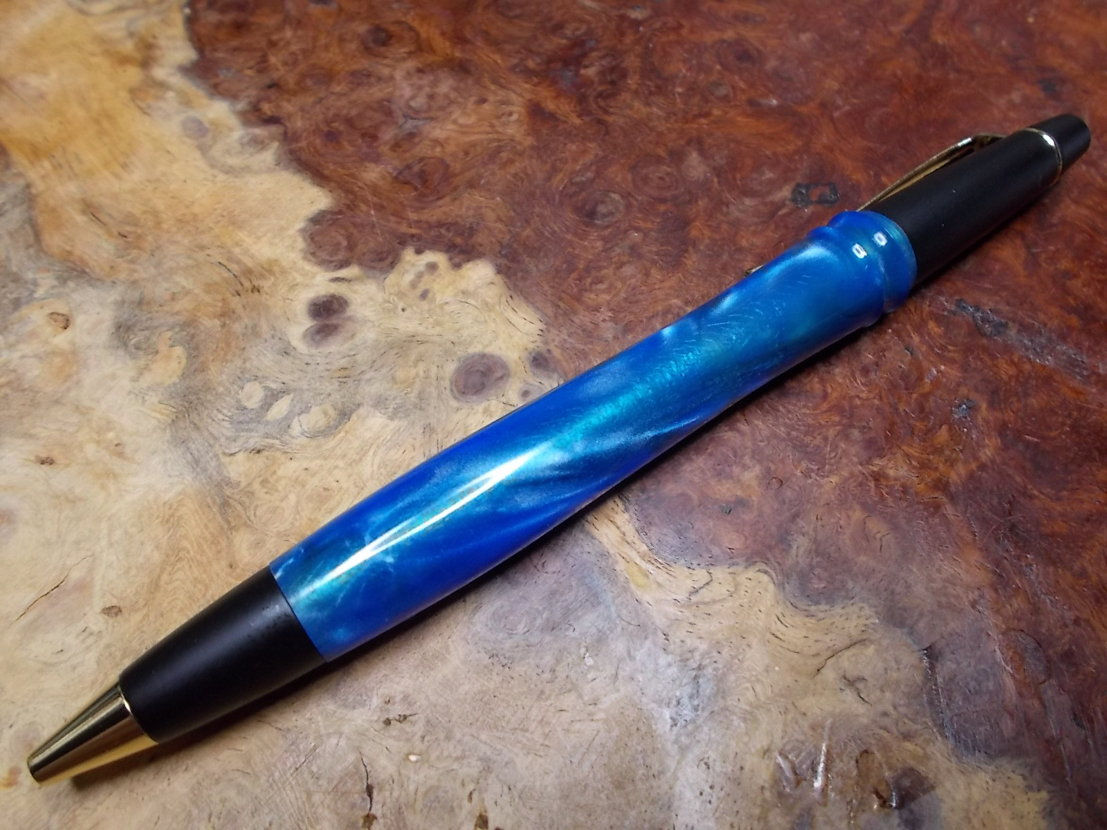 青いアクリル　クロスタイプのボールペン！　手作り品　プレゼントに!