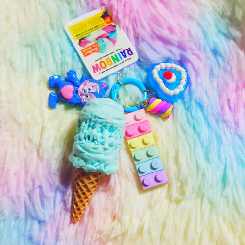 じゃらじゃらキーホルダー 水色 推し活 ねこ アイスクリーム ♥ らしゃ