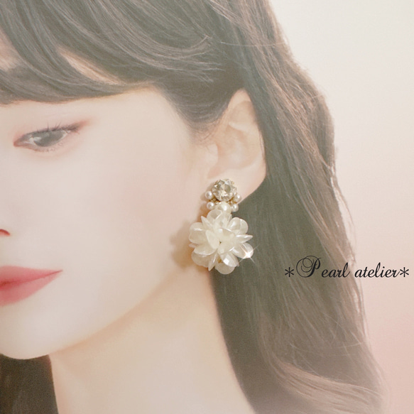 クリスタルビジュー♢シルキーホワイトパールballピアス✨ 5枚目の画像