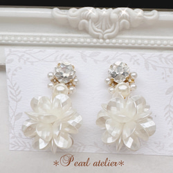 クリスタルビジュー♢シルキーホワイトパールballピアス✨ 3枚目の画像