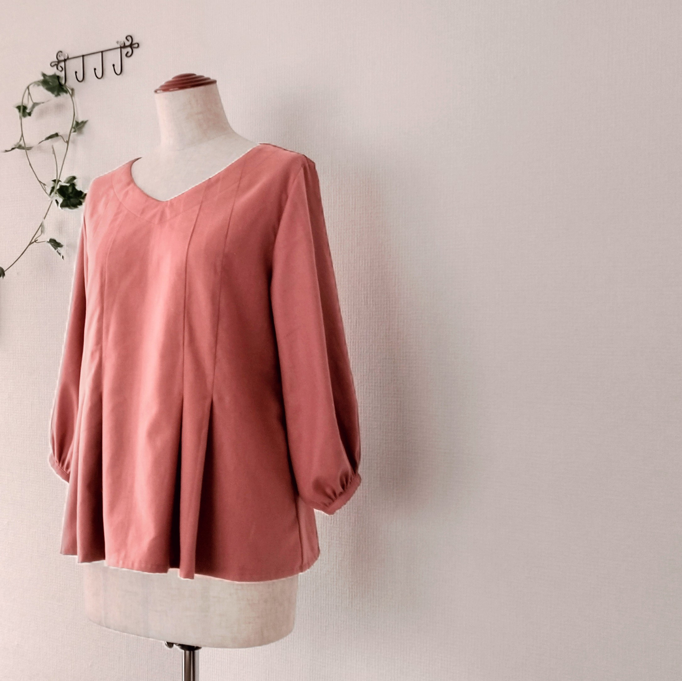 【送料無料】ピンクメイプル起毛コットンのタックブラウス