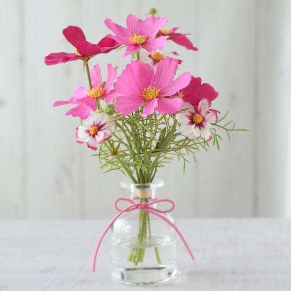 3種類のピンクコスモスアレンジ《フェイクウォーター》Creema限定　【敬老の日　誕生日】 4枚目の画像