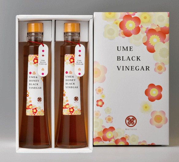 ＼New／ はちみつ梅黒酢2本セット 化粧箱入（３００ｍｌ×2本） 1枚目の画像