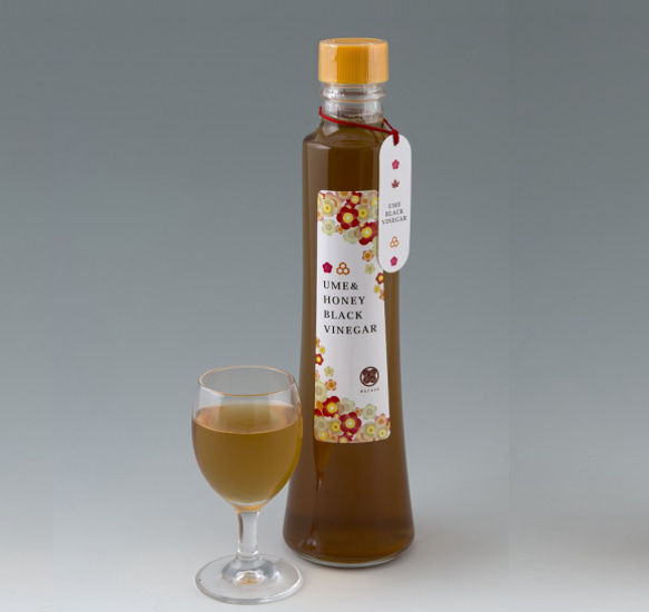 ＼New／ はちみつ梅黒酢2本セット 化粧箱入（３００ｍｌ×2本） 3枚目の画像