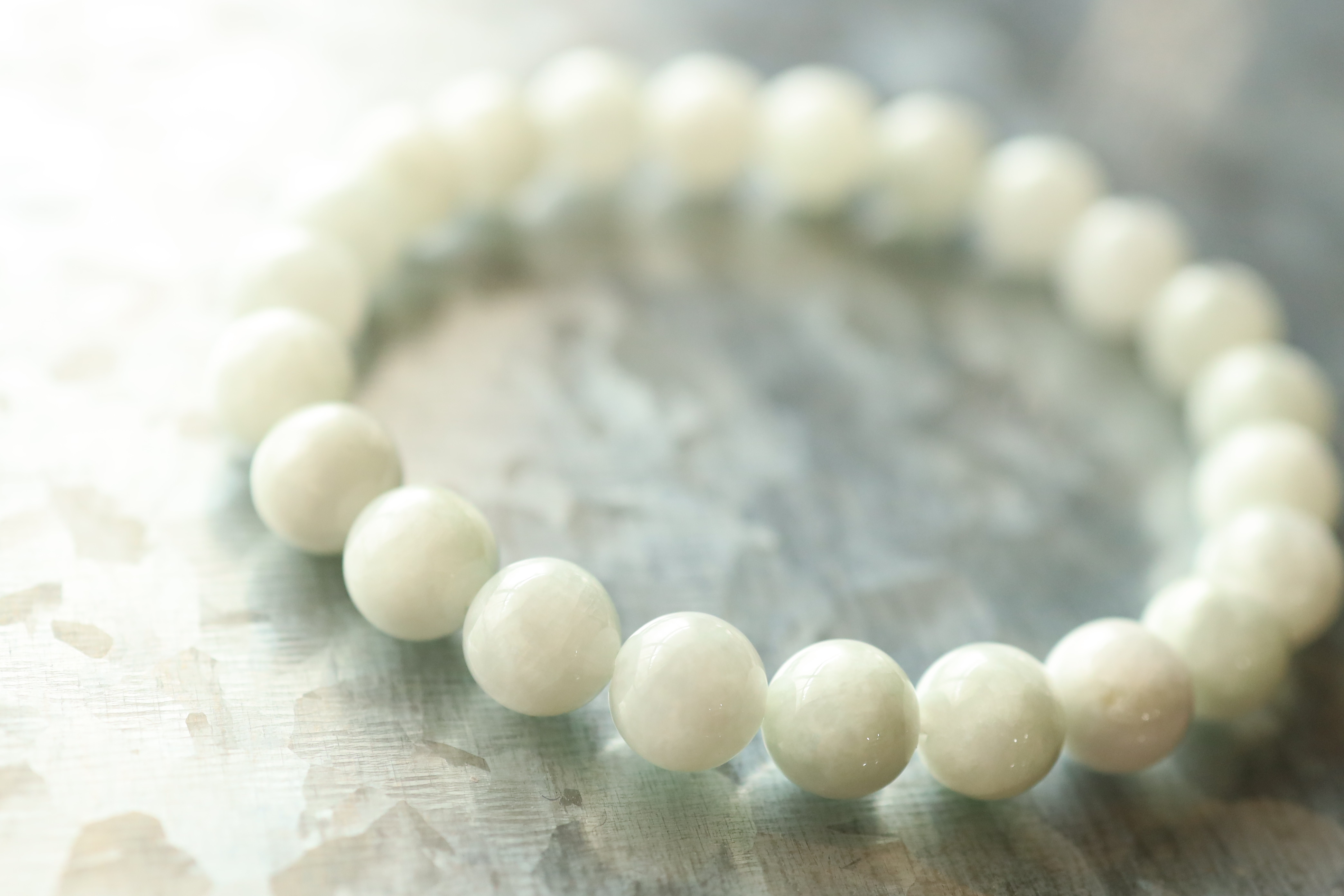 …☆木漏れ日のような優しさ☆…☆ホワイトグリーンジェダイト・白緑翡翠：8ミリ☆…☆天然石ブレスレット☆…