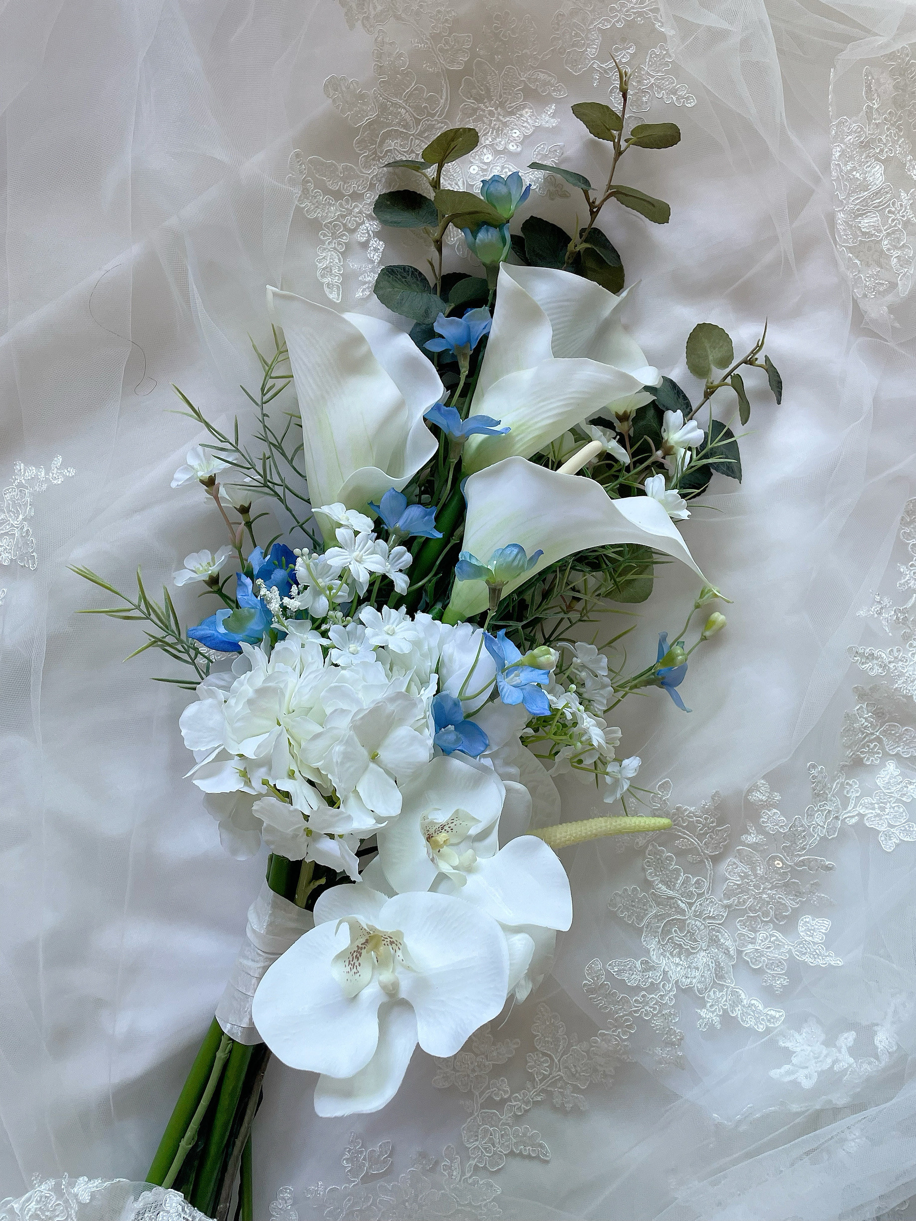 カラー、胡蝶蘭、紫陽花、ピオニー、アンスリウム、サムシングブルー、ウェディングブーケ、クラッチブーケ、ブートニア付き