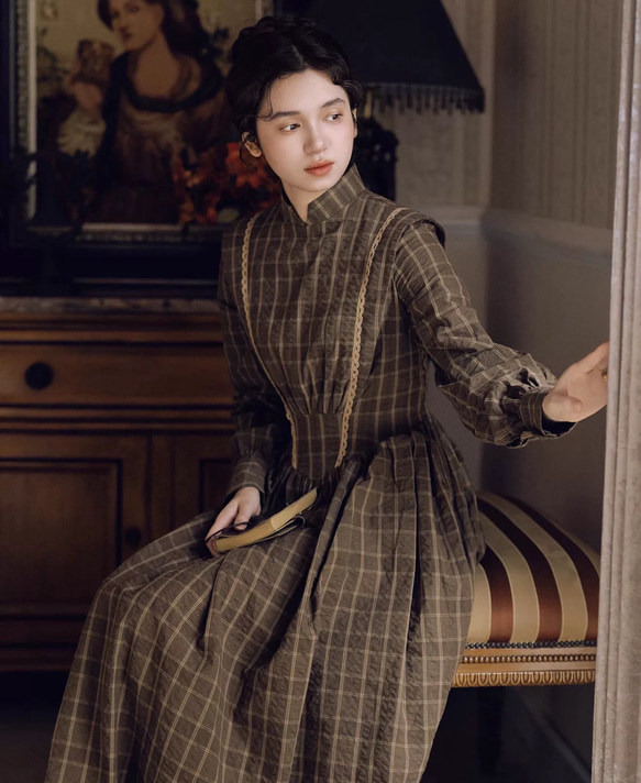 アンティーク調　スタントカラーレース付き　綿100%長袖ロングワンピース【秋冬春】ブラウンチェック柄 2枚目の画像