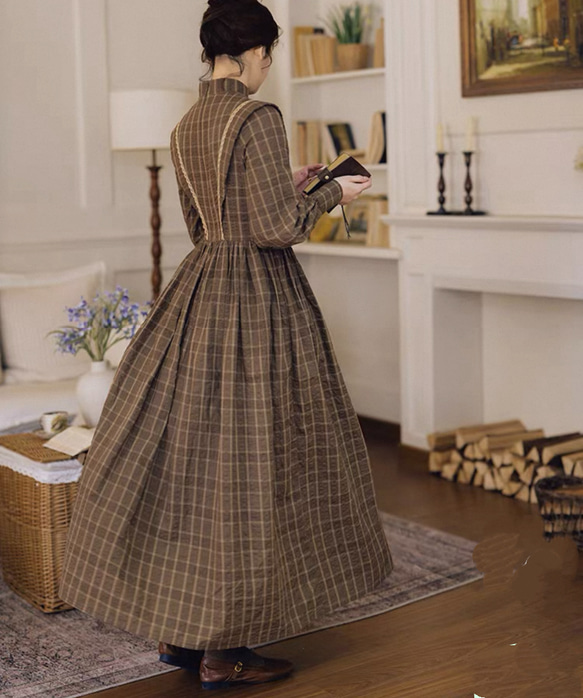 アンティーク調　スタントカラーレース付き　綿100%長袖ロングワンピース【秋冬春】ブラウンチェック柄 7枚目の画像