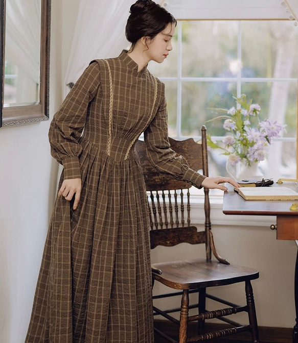 アンティーク調　スタントカラーレース付き　綿100%長袖ロングワンピース【秋冬春】ブラウンチェック柄 14枚目の画像