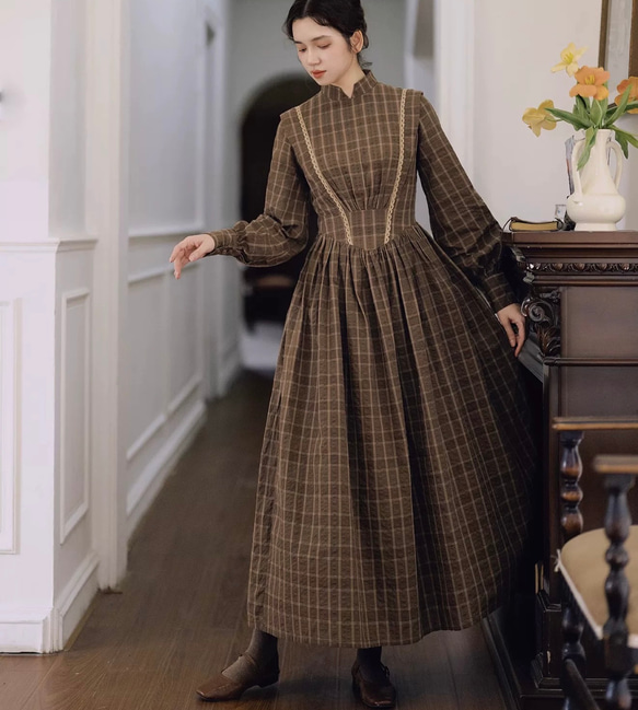 アンティーク調　スタントカラーレース付き　綿100%長袖ロングワンピース【秋冬春】ブラウンチェック柄 3枚目の画像