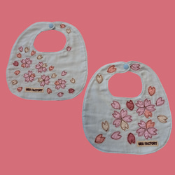 桜-SAKURA-のアップリケベビースタイ2枚セット｜9色から選べる｜ガーゼ×パイル｜ベビーギフトにおすすめ 2枚目の画像