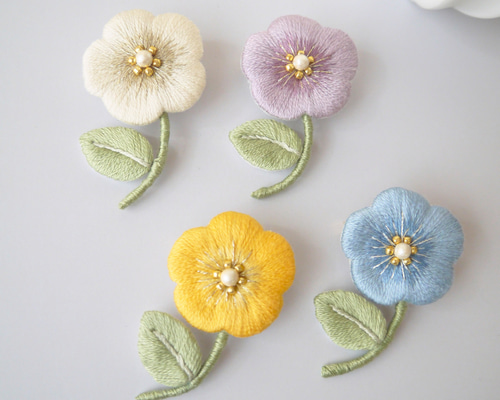 遊花様おまとめ専用ページ　　　　　　　花刺繍ブローチ ohanaシリーズ》一輪 刺繍ブローチ 全4色【ホワイト・ブルー