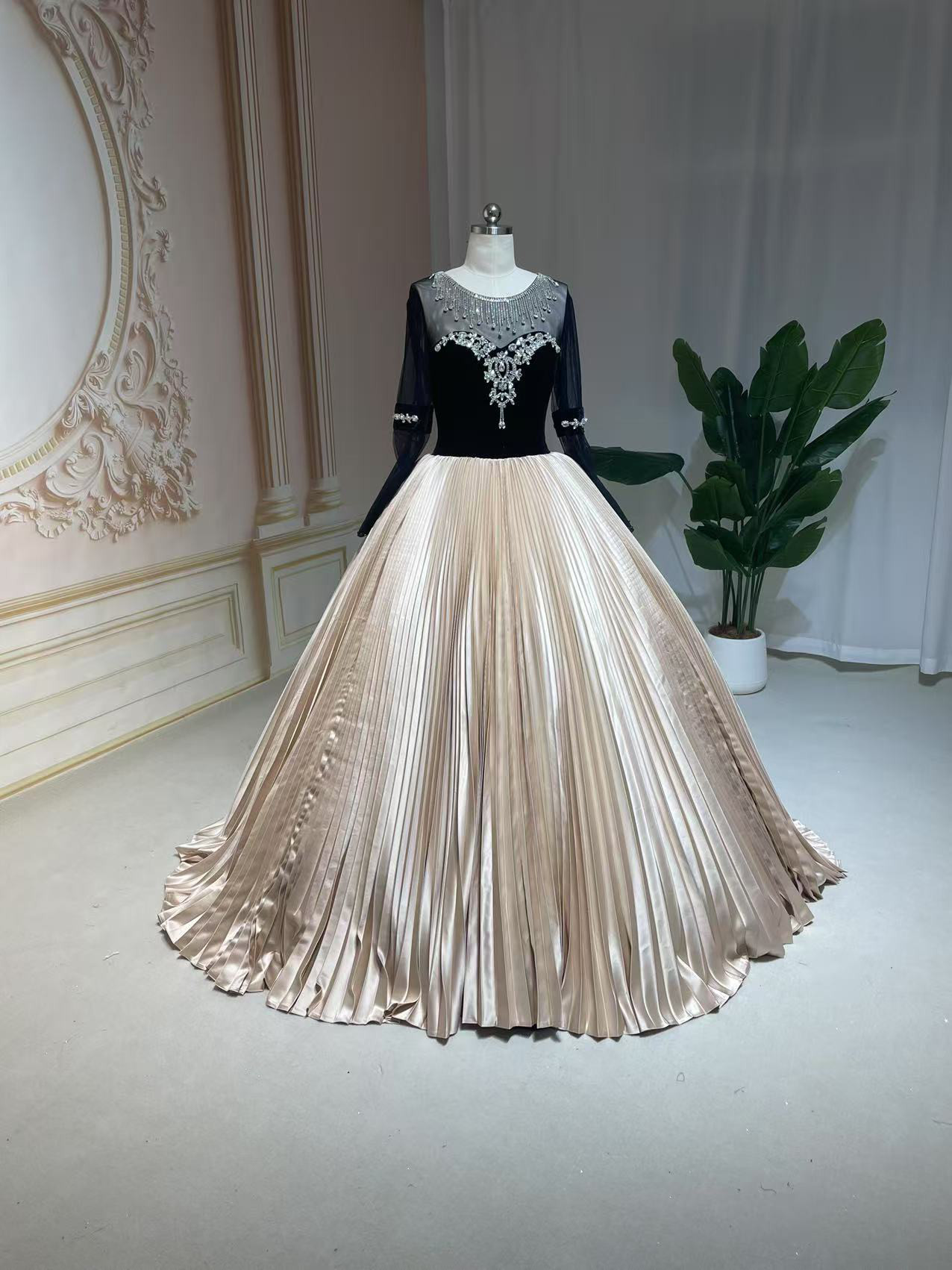 送料無料シャンパンブラック　長袖　イリュージョンバック　シースル　フリル　プリンセスライン　フォトウェディング成人式衣装