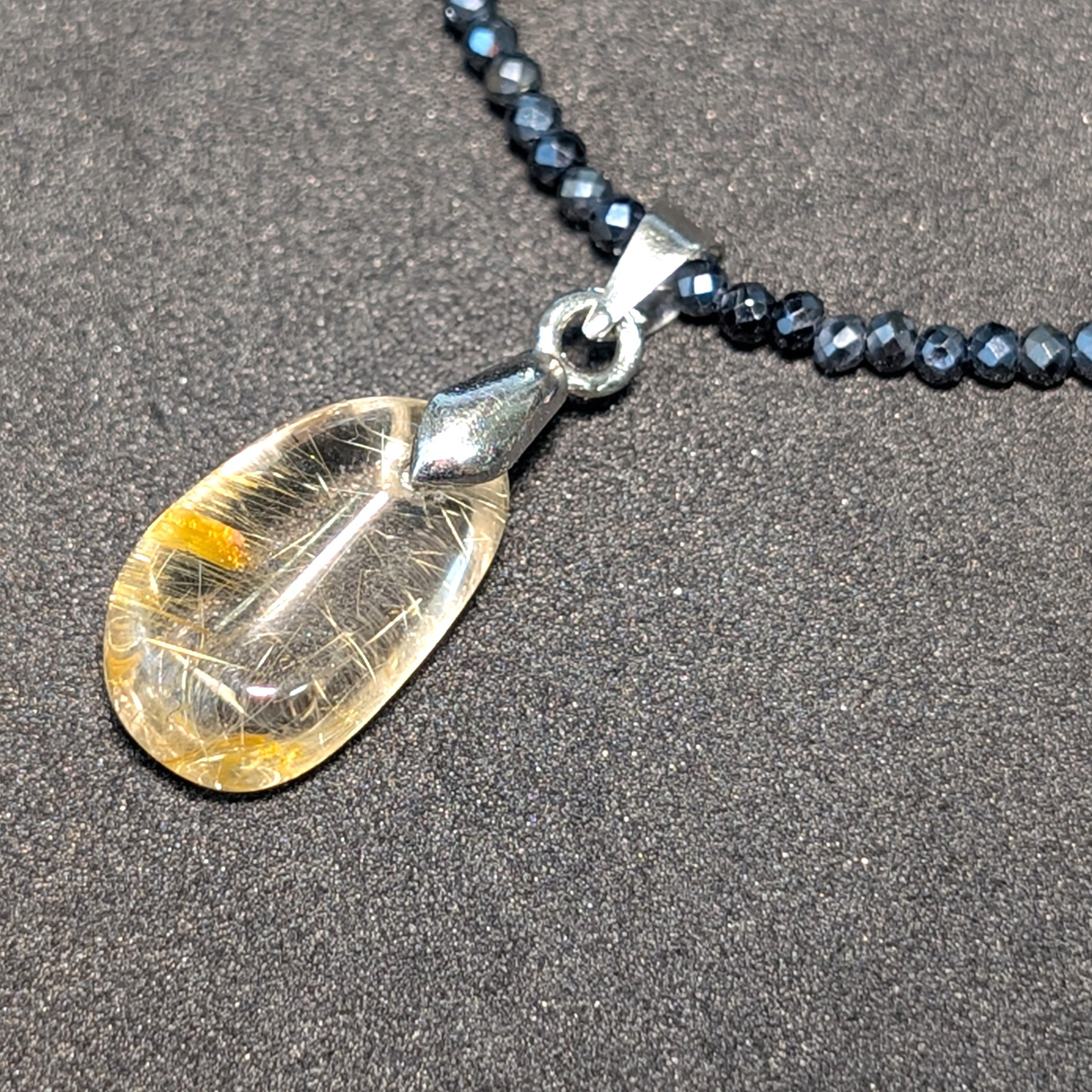 ルチルペンダント ネックレス ゴールドルチル ブラックスピネル（チタンコーティング）お守り ギフト プレゼント 贈り物