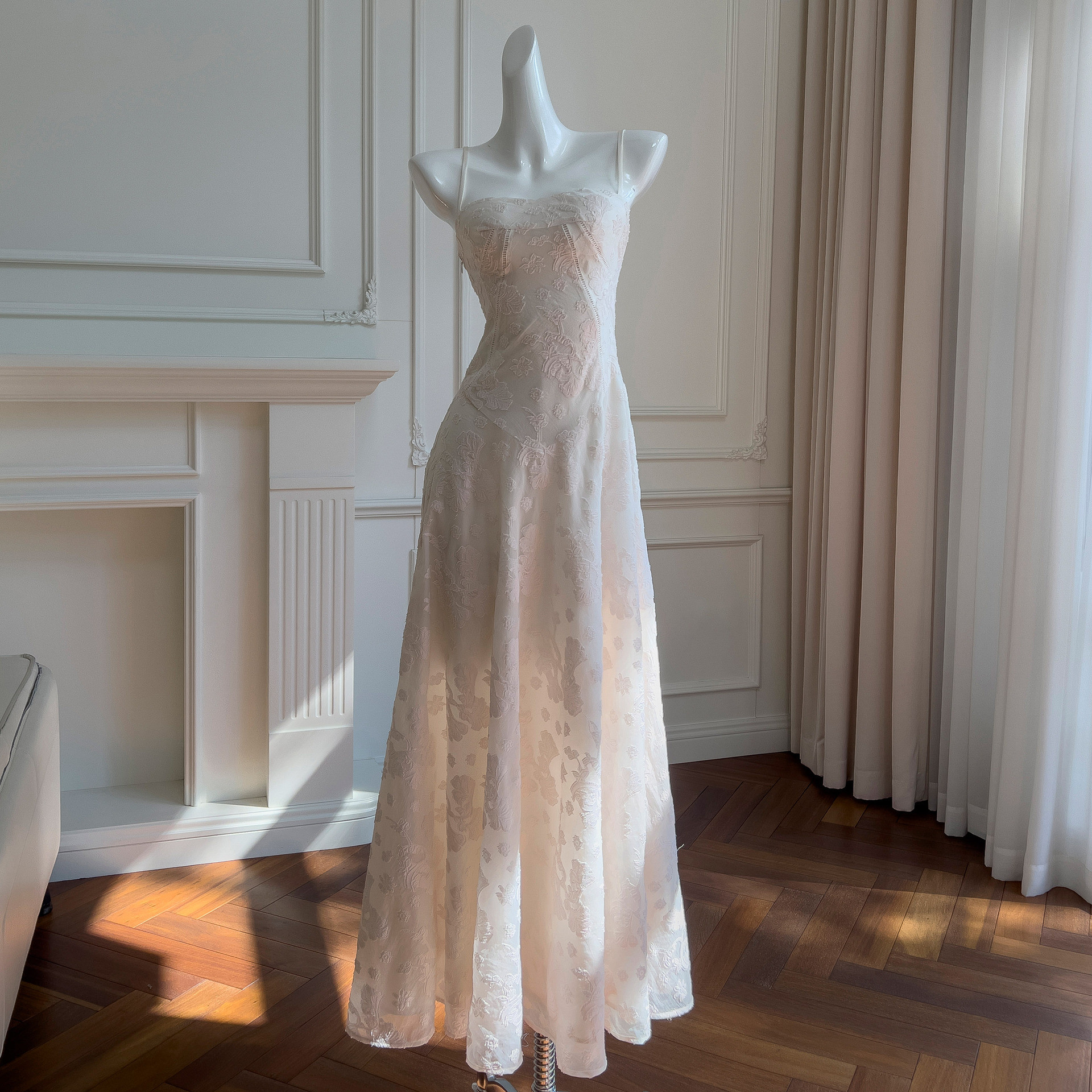 ウェディングドレス ​Aライン ノースリーブ ベージュ エレガント花柄 韓国風 パーティー 前撮り お呼ばれ A8818