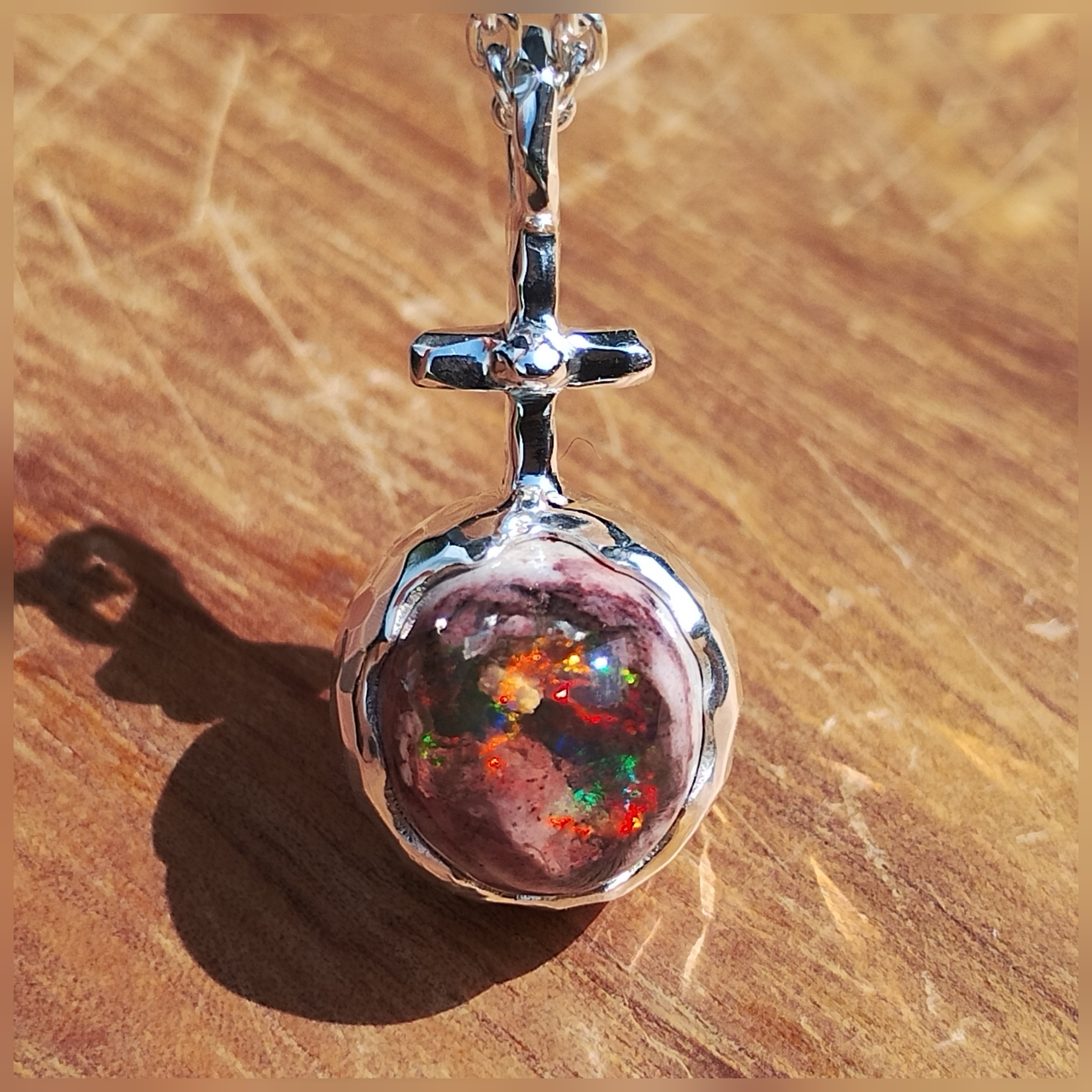 銀の宝珠　カンテラオパール×純銀の槌目模様ネックレス