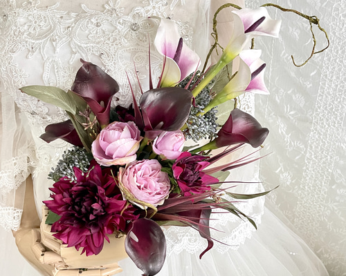 即納OK・一点もの ボルドーカラーのダリアとカラーのアームブーケ2